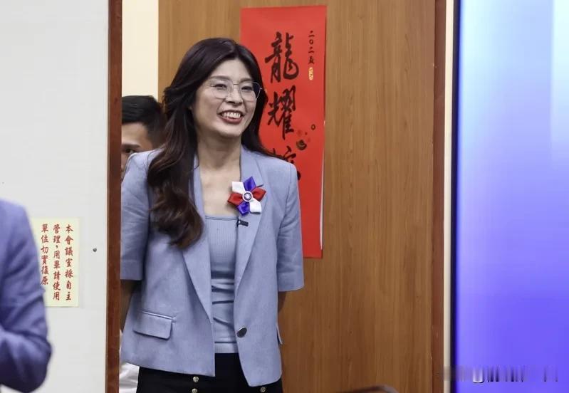 郑丽文访陆大获成功，回台第一件事是登门感谢王金平，马英九连通知都没收到。深蓝派系