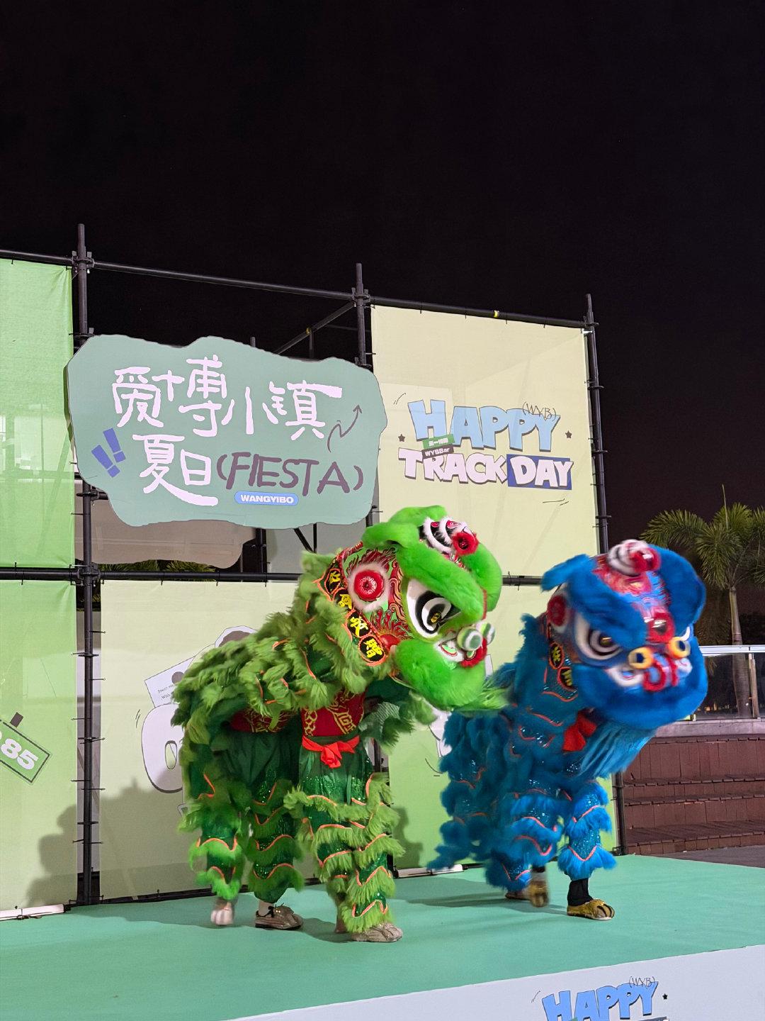 这个非遗舞狮应援活动特别好，很多市民前来观看，绿狮子🦁都快被大小朋友摸秃噜皮了