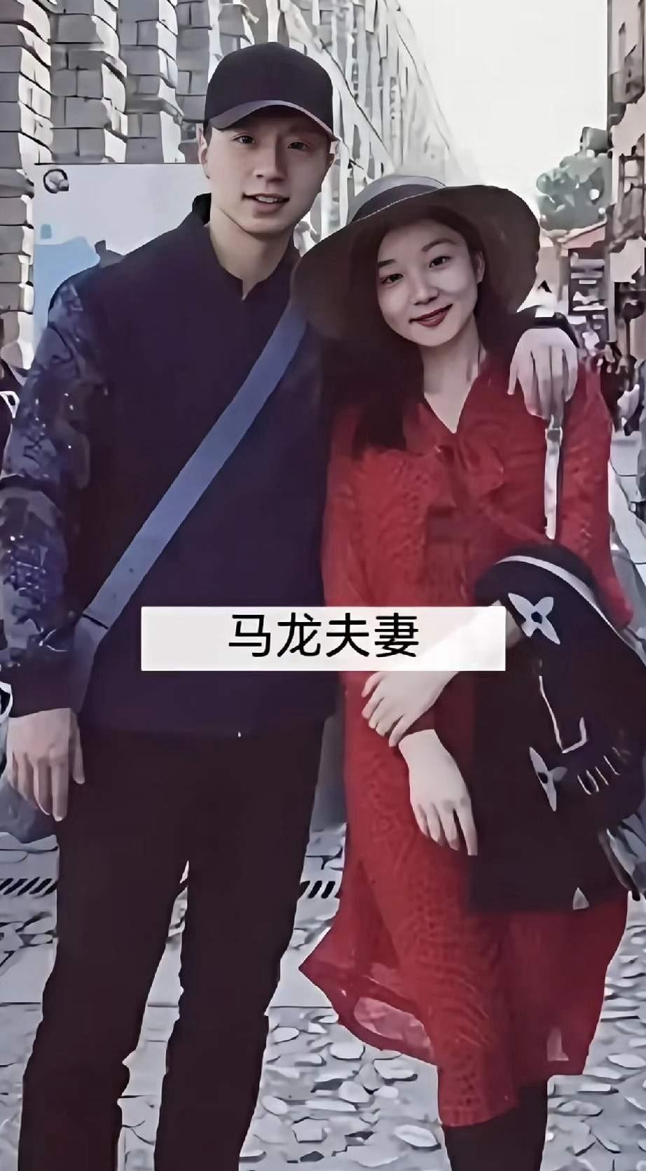 终场前的VAR回放让比分牌上的数字定格在2-1，主队球员冲向角旗区庆祝，而客队球