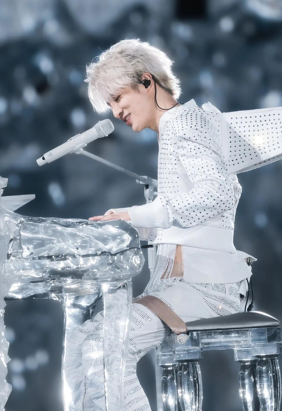 你人怪好的 怕我们p图麻烦 直接长这样
薛之谦