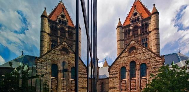 2008年11月16日，芝加哥大学洛克菲勒教堂附近，发现了一具尸体，之后美国警方