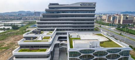 香港理工大学在陆港两地通吃，含金量极高，简直就是大学圈里的香饽饽。
接下来我帮你