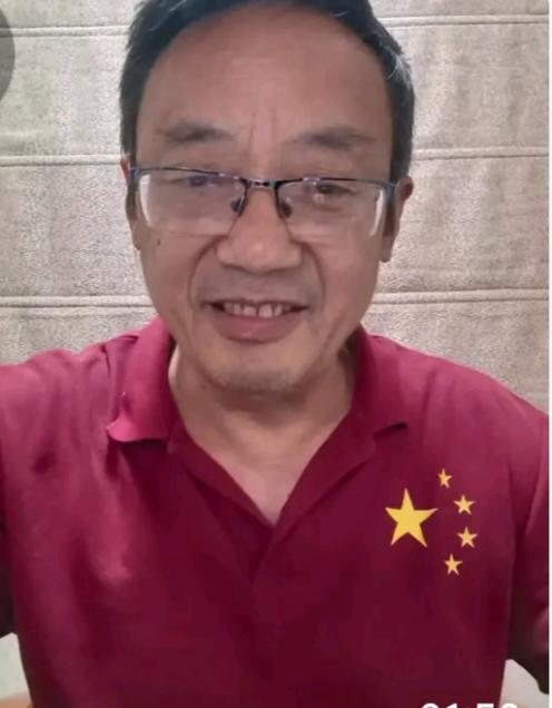 汤家凤呼吁取消英语核心课程的地位，我认为这种观点是非常愚蠢的。
首先，英语不仅是