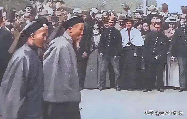 李鸿章73岁首次踏上美国，看到纽约20层高楼后，当场说了一句让人沉默的话。李鸿章