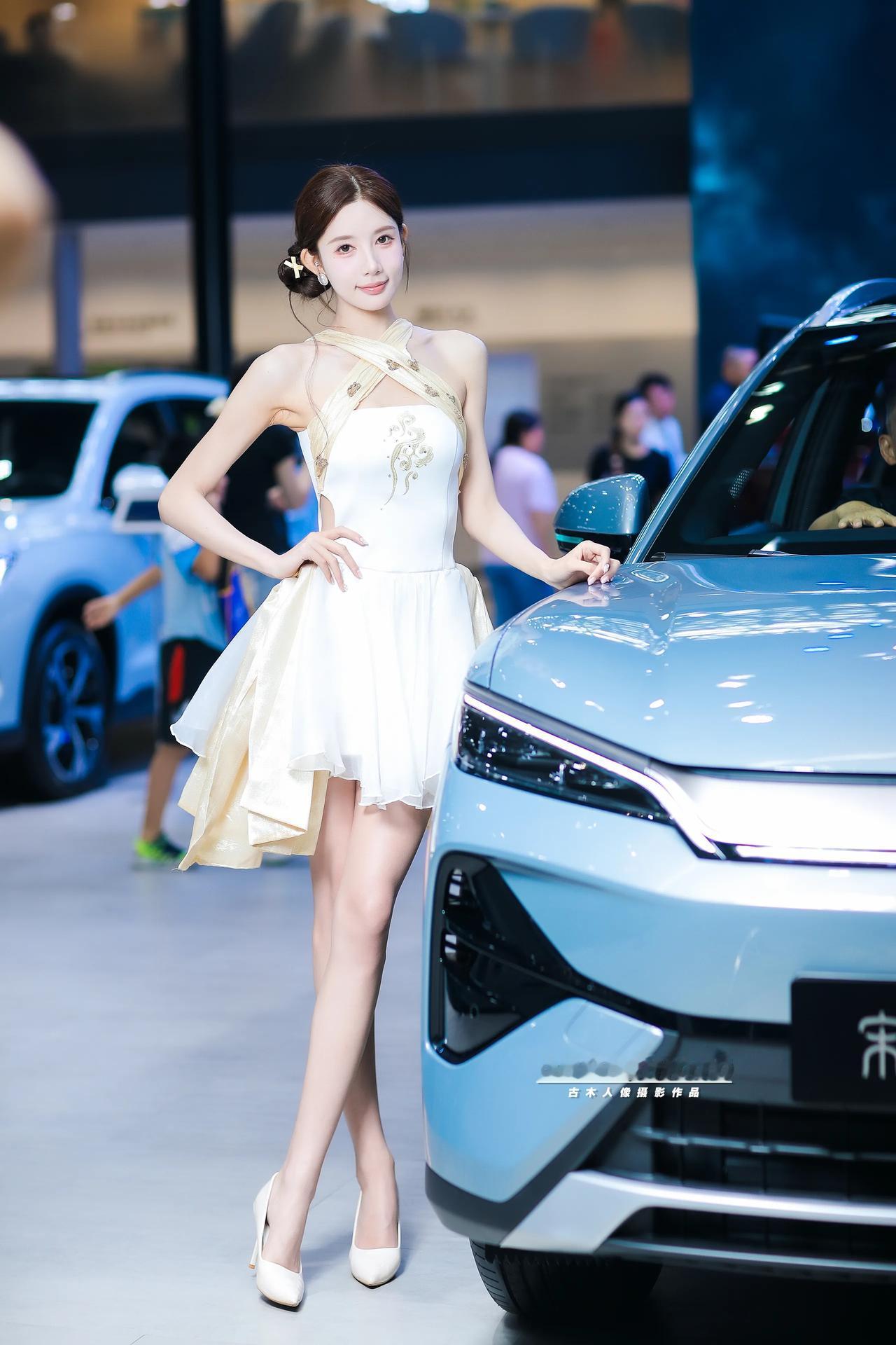2026重庆车展比亚迪展台模特