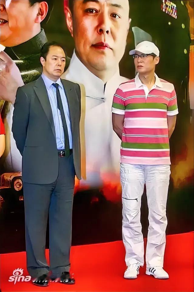 左边这位大家都认得是张铁林，那么，右边这位呢？他是八十年代红极一时的大帅哥，曾出