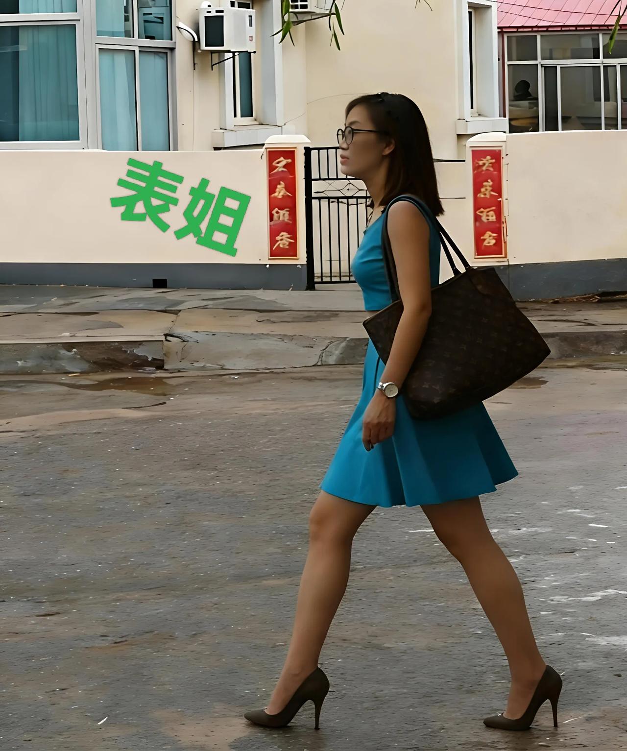 房子送“表姐”。
2000年的时候，我们刚刚住黄河路，那个时候黄河路寓所也是天天