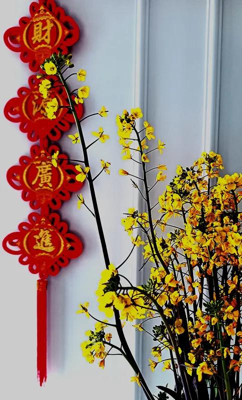 迎喜迎春迎富贵，诚邀下联