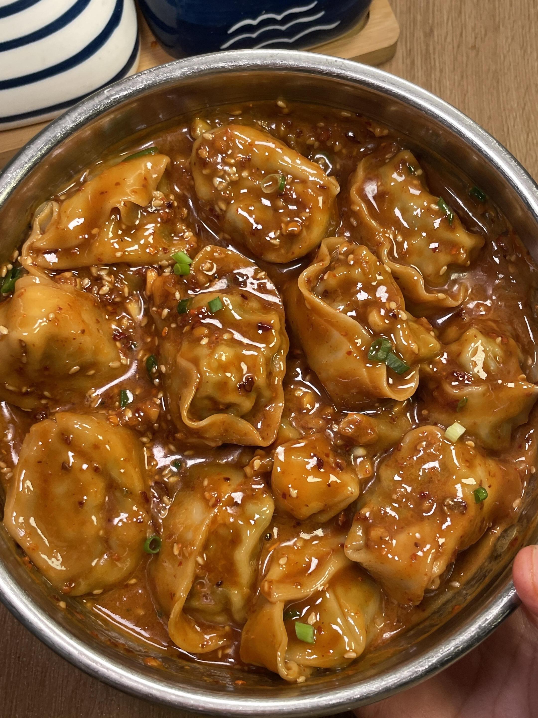 这个酸汤麻酱水饺真的一绝，巨巨巨好吃！