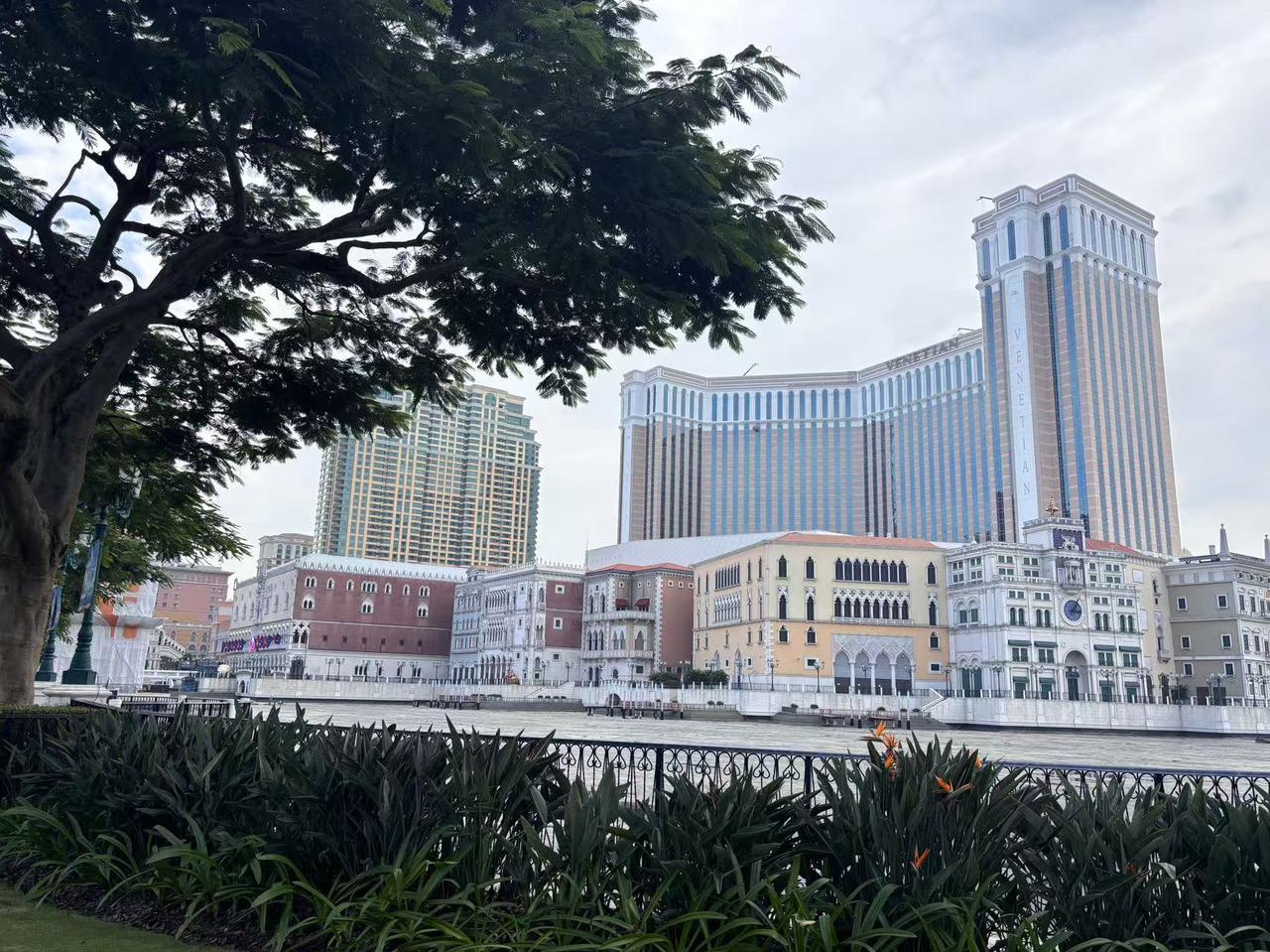 在珠海上班的女儿昨天去澳门玩了一圈，给我们发了这几张照片，感觉澳门还是很有现代化