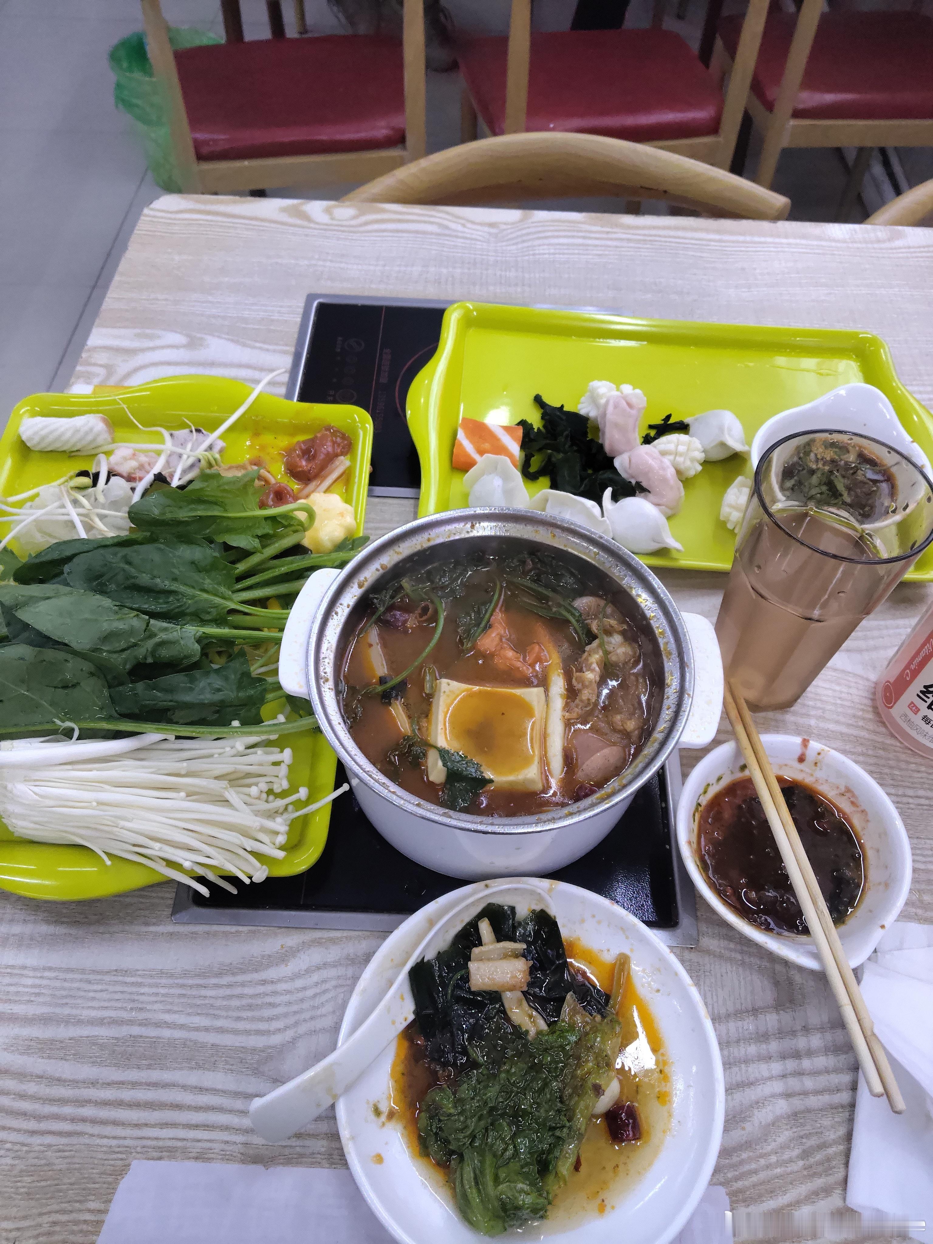 9月24日，今日午餐，品尝了自助餐麻辣小火锅