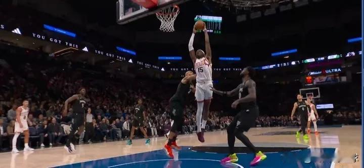 报复过头！今天太阳对阵森林狼的NBA常规赛中，两队中锋马克-威廉姆斯和戈贝尔在篮