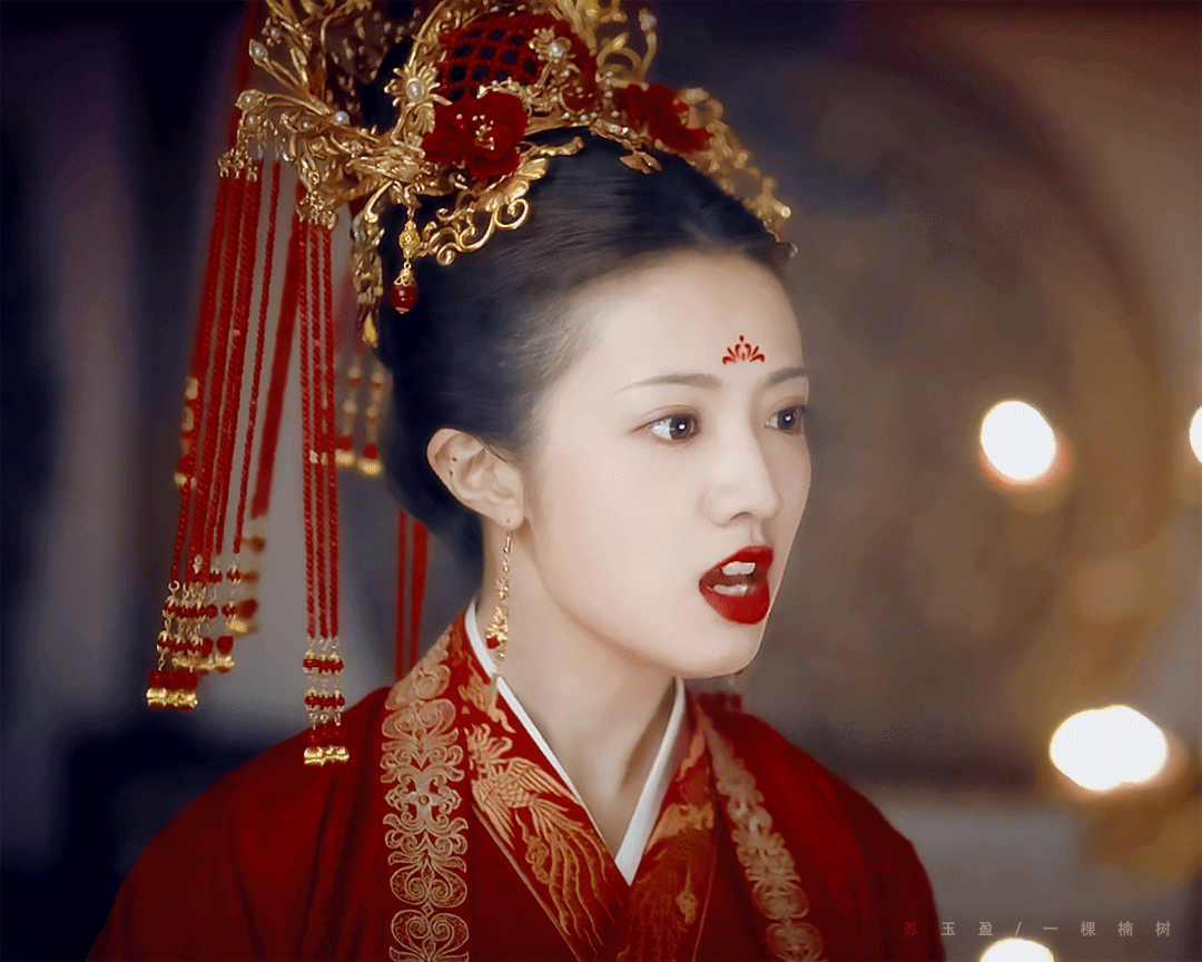 古早又带点青涩的漂亮小黄～～～黄羿 《长安诺》苏玉盈▷嫁衣+花钿-扇子遮面 