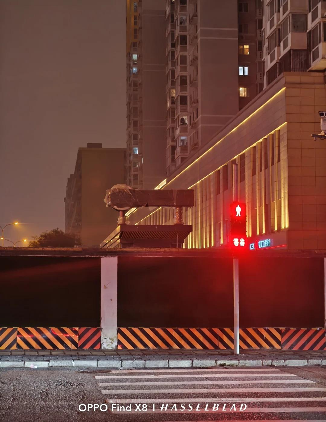 京17 广渠门外 站牌安装到位
真迅速，听说广渠门外不开，但京港没发布相关信息，