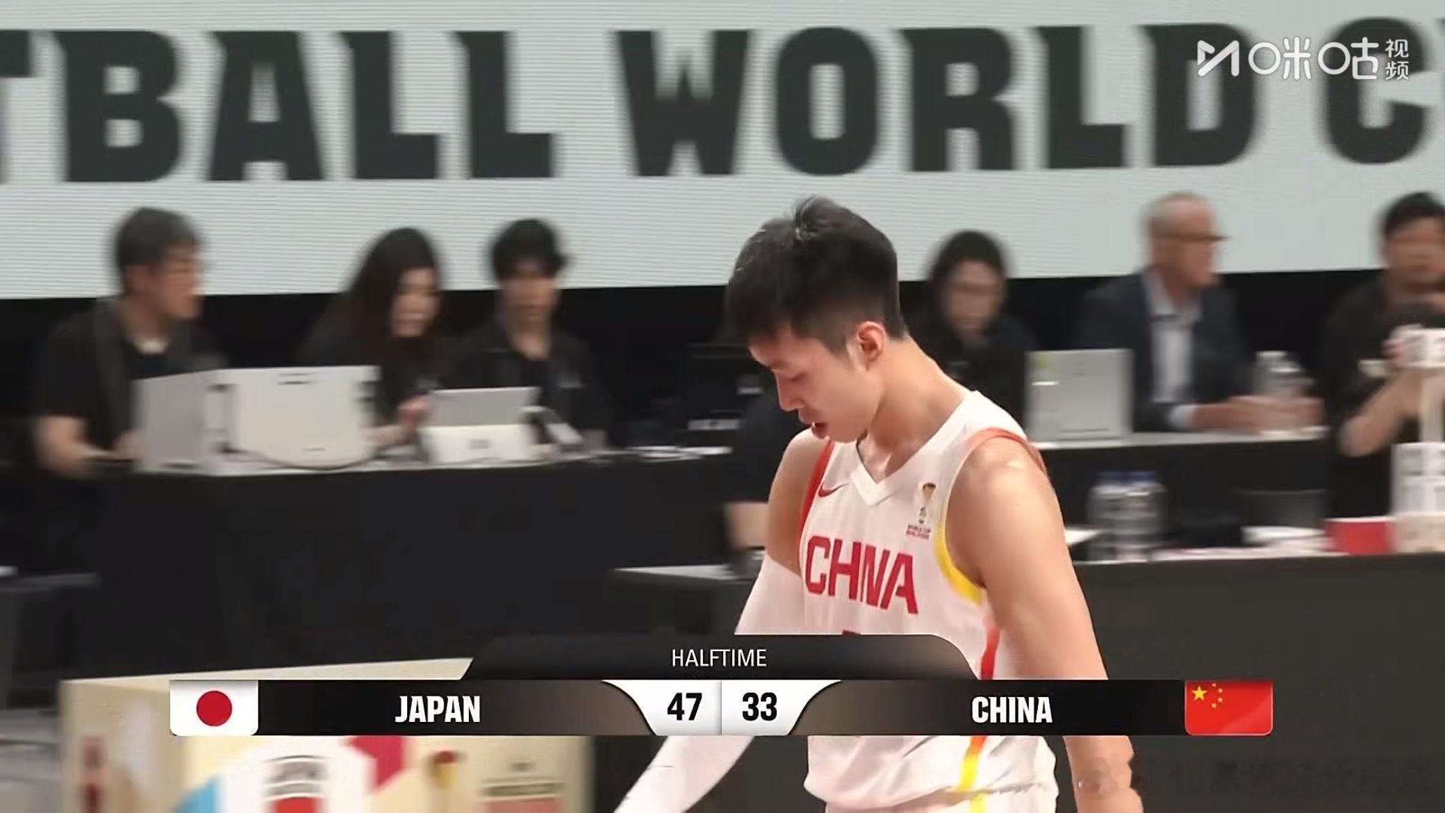 半场落后14分 大家觉得下半场还有机会吗？中国男篮vs日本男篮 中国男篮半场落后
