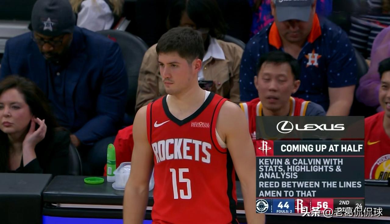 火箭超级新星谢波德真是光彩照人！在今天火箭主场迎战快船的比赛中，目前双方半场战罢