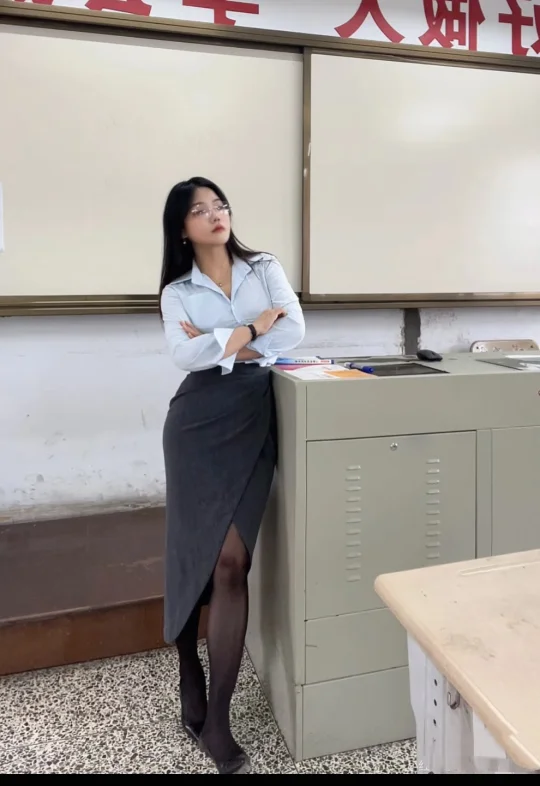 80后体制内 |还得是正装叭