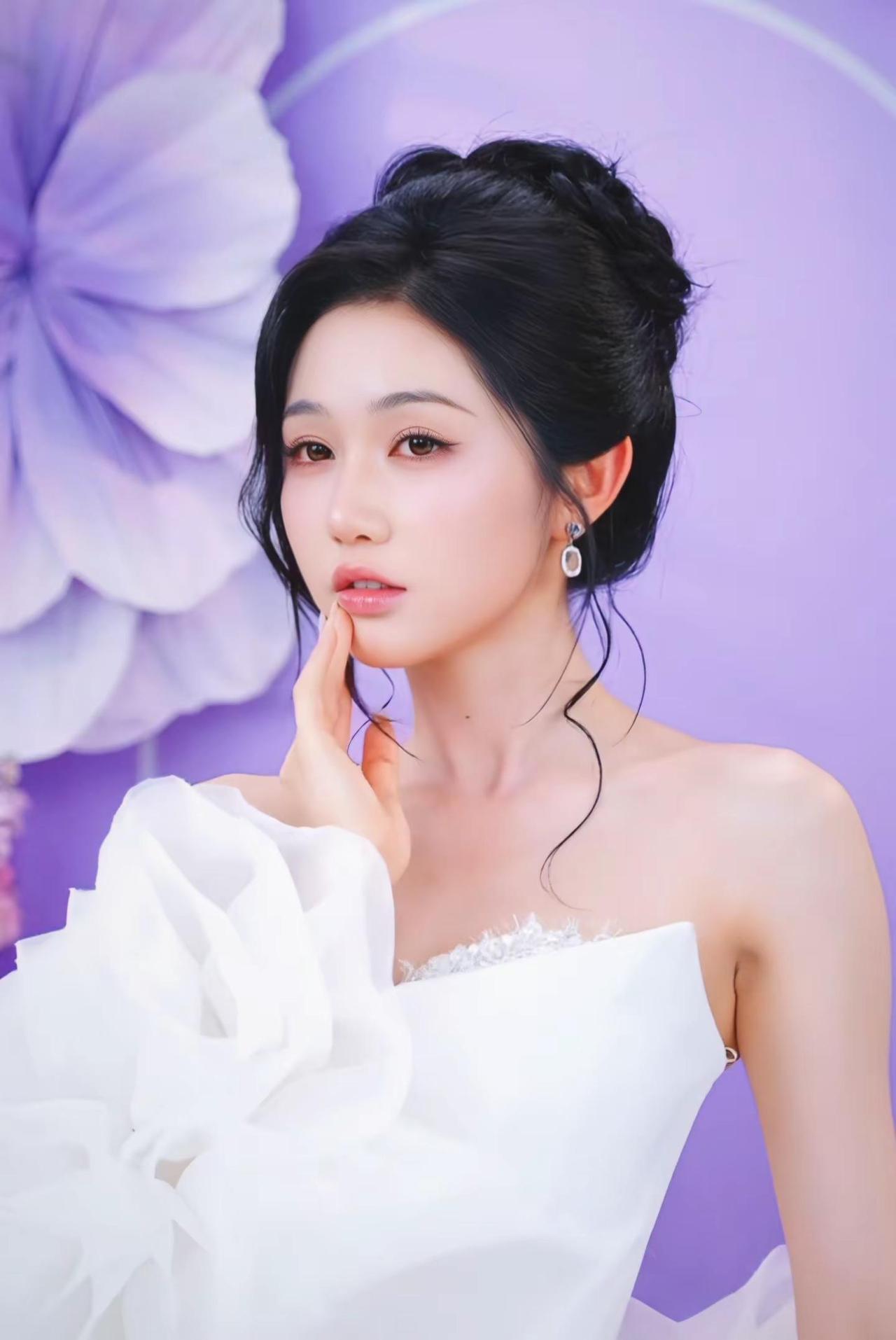 婷婷玉立～🎀。岳雨婷