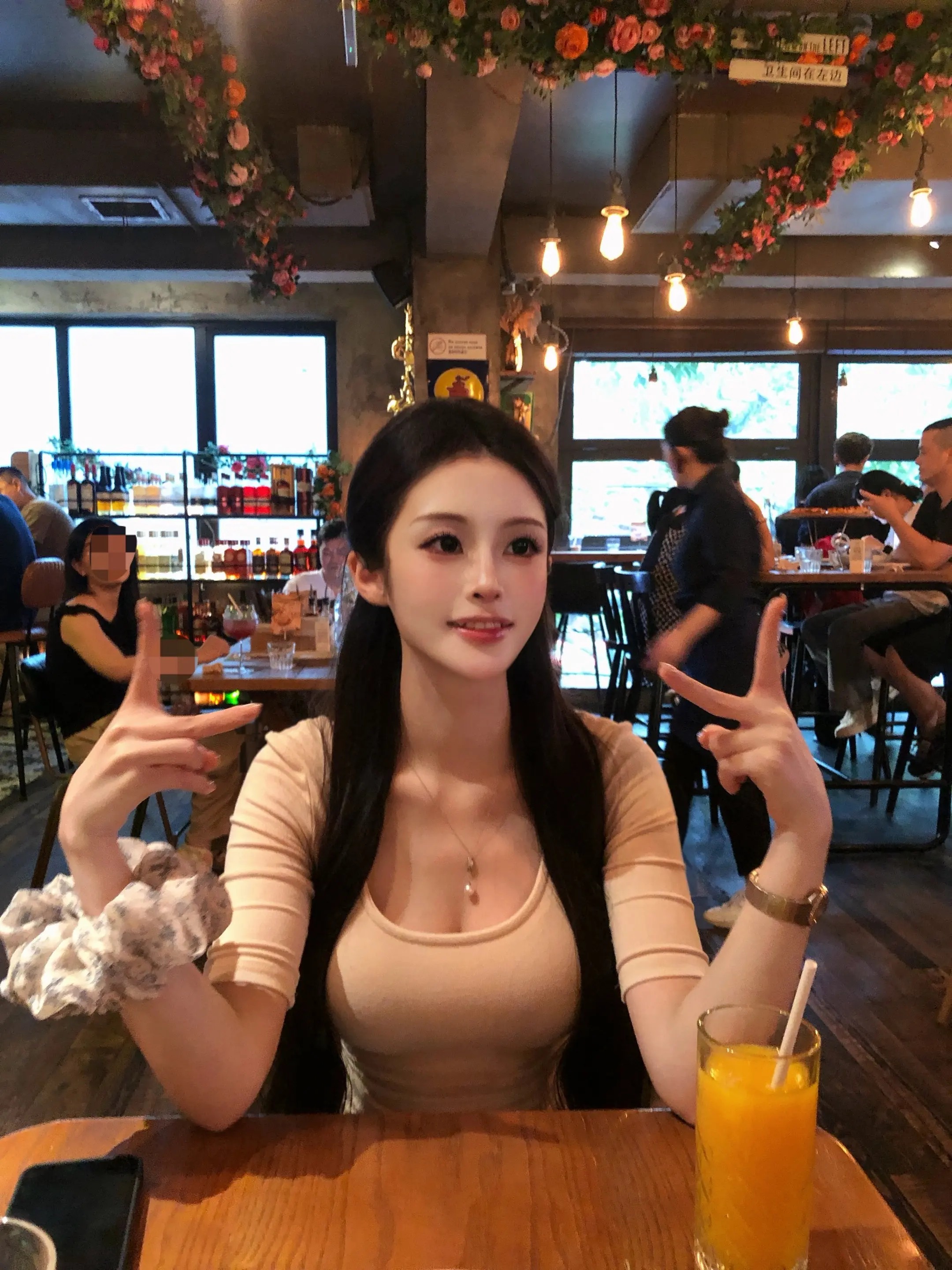 我不应该慢热着沉默 假装冷漠 一笑带过