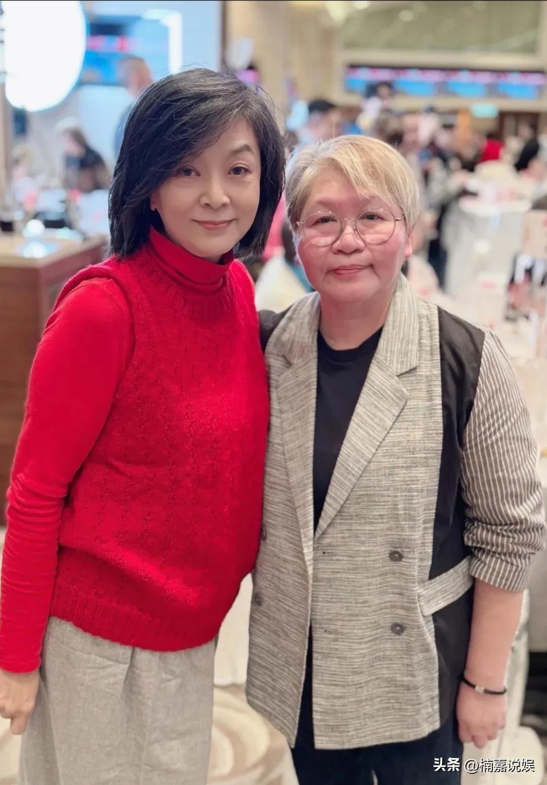 她是金庸眼里最美的“小龙女”，是周润发的完美恋人，也是天王刘德华曾经暗恋过的女人