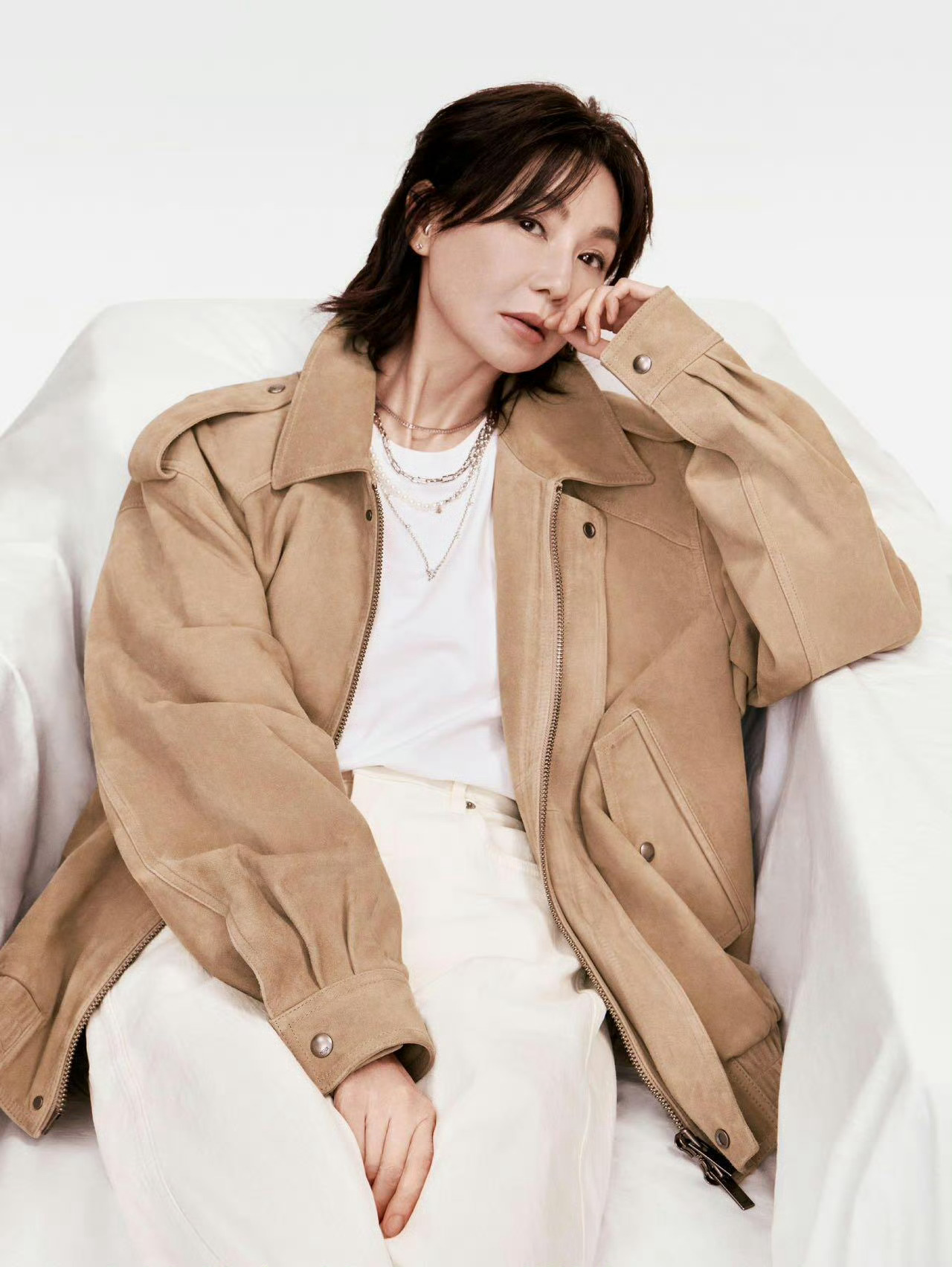 张曼玉61岁状态 谁懂啊！张曼玉61岁的状态也太绝了，又酷又有韵味，姐姐这状态直