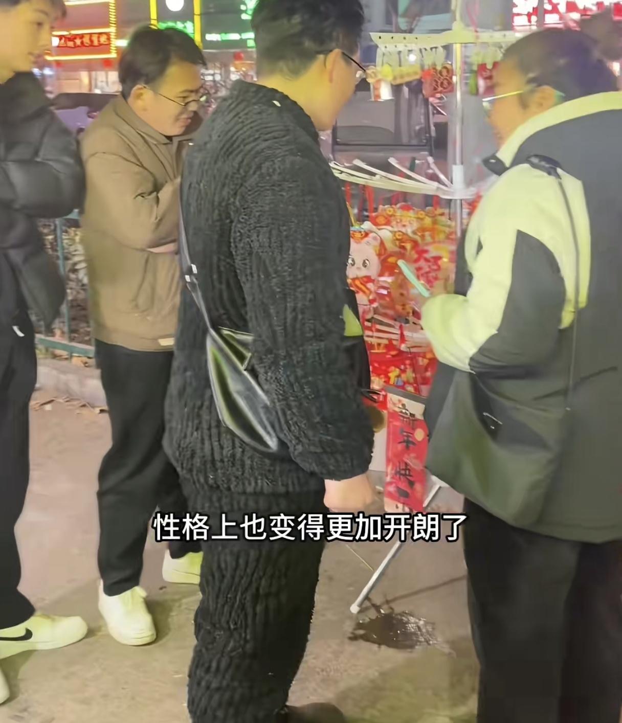 不管什么学历，只要能挣到钱是最重要的。
00后硕士小夫妻2周赚了23000，太厉