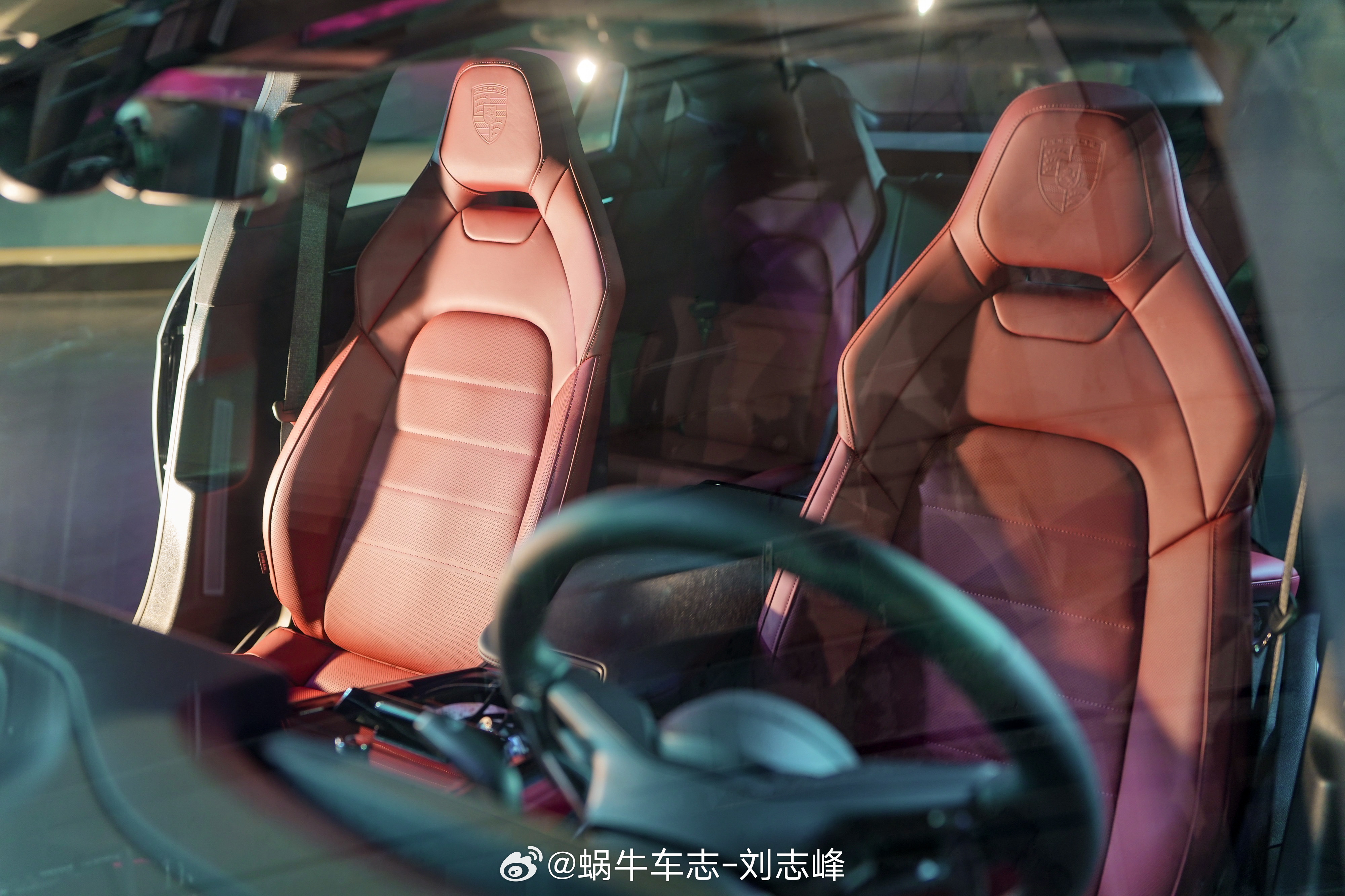 这样的发布，轻松有内容，吃着意面，看着50th 911，还有谁？！…新推出的Pa