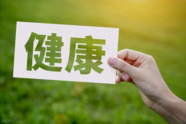 男子确诊癌症晚期！44岁弟弟陪诊后怕了，主动检查也确诊癌症，医生：这类人尽早筛查