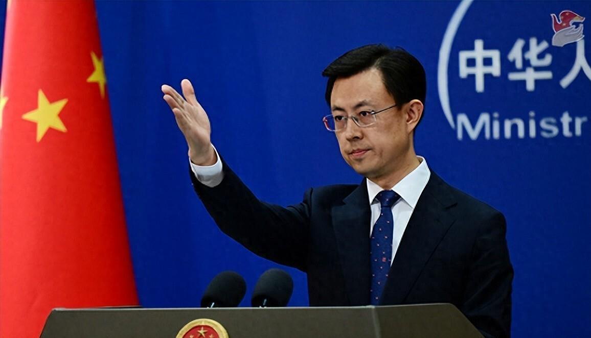 美方催货稀土，中方把球踢给了谁
9月21日，北京，外交部蓝厅。 纽约时报记者站起