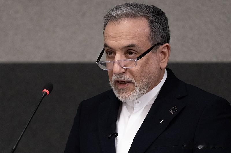 伊朗传来新消息！
 2026年4月27日凌晨，伊朗外长阿拉格齐完成巴、阿两国穿梭