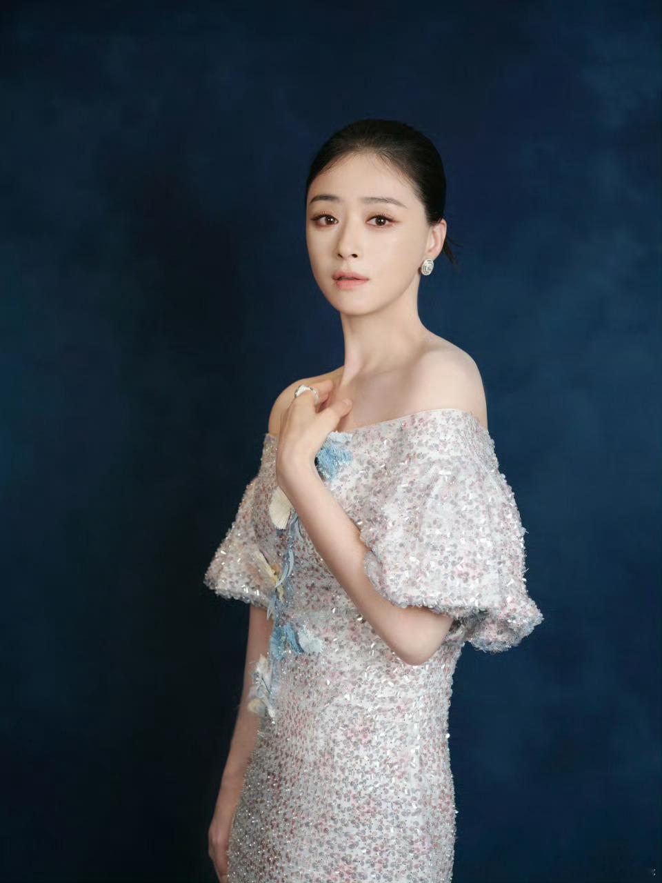 蒋欣白玉兰造型蒋欣白玉兰奖颁奖典礼造型蒋欣白玉兰奖颁奖典礼造型，娘娘美的，[憧憬
