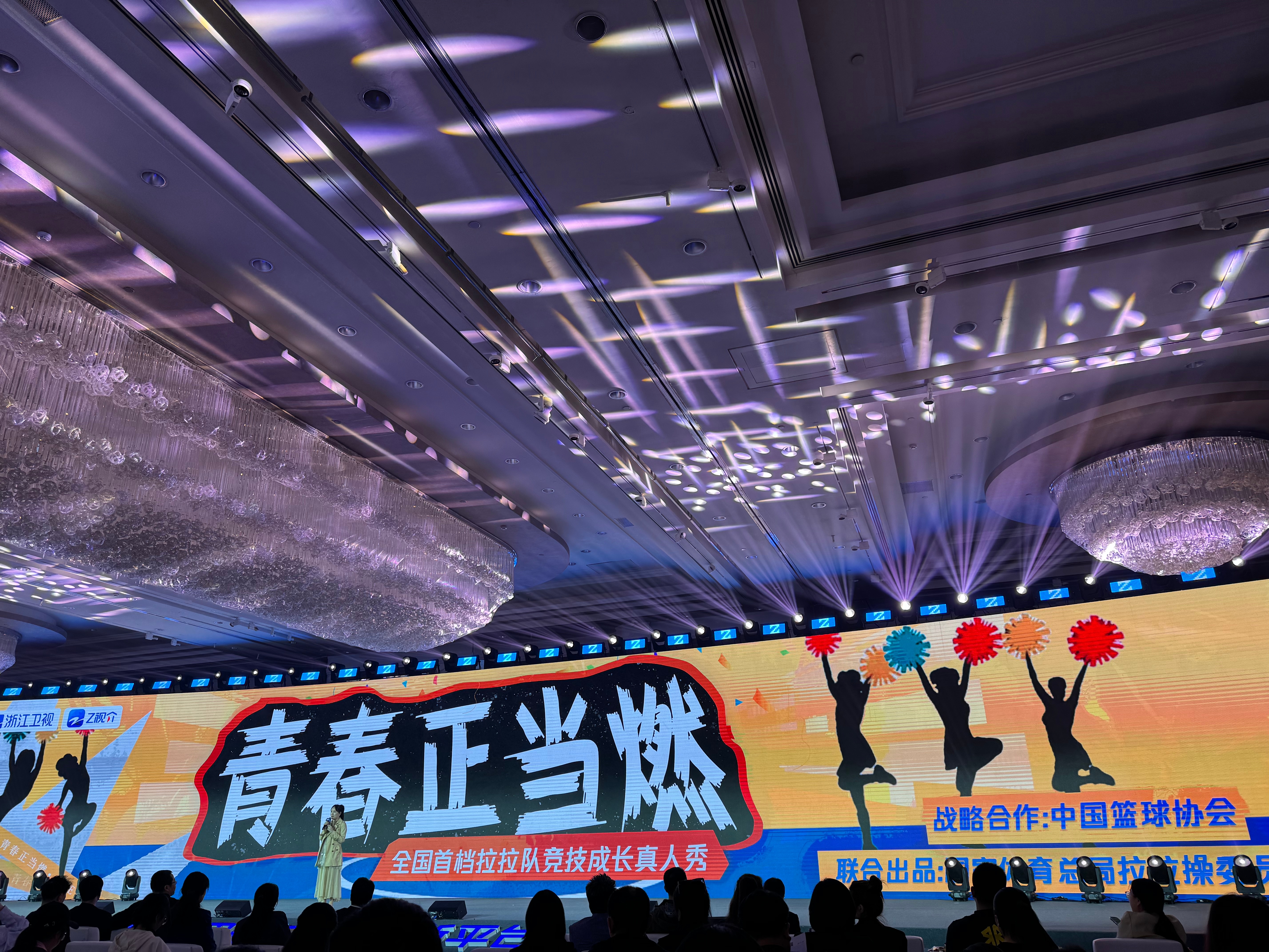 #浙江卫视2024春夏片单上新#《青春正当燃》拟邀：吴宣仪、钟楚曦、金晨、陈丽君
