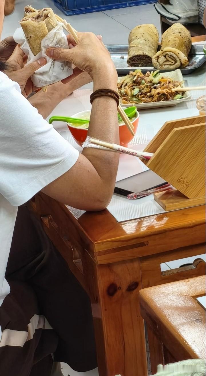 发现河北的饮食比河南的更不健康
本冒着得罪人说河南饮食胡辣汤烩面不健康，脑梗元凶
