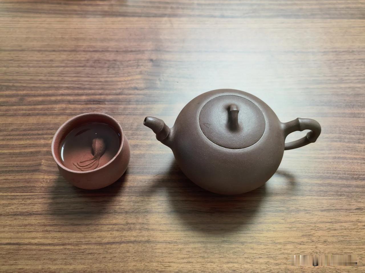 接孩子时，遇到前年教过的小学生，他庄严的走到我跟前，郑重的说：“《道德与法治》史