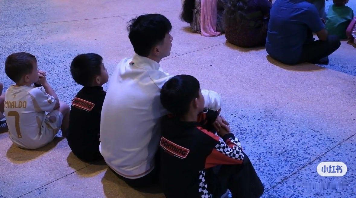 (✪ω✪)，怪不得起挺早的，又去阿布扎比玩了