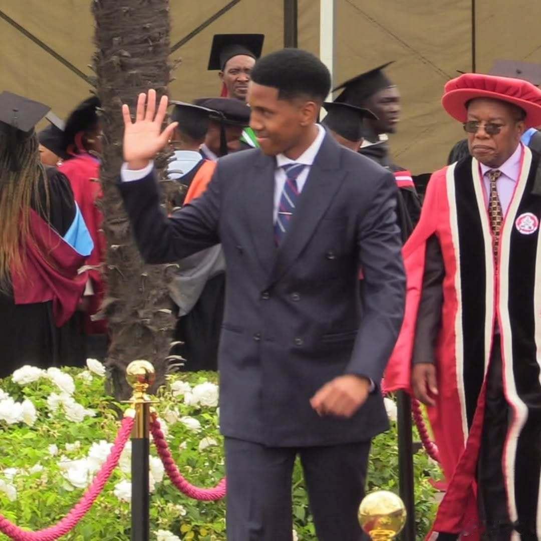 莱索托王室🇱🇸 12月12日，莱索托王储莱罗托利·塞伊索担任莱索托理工学院的