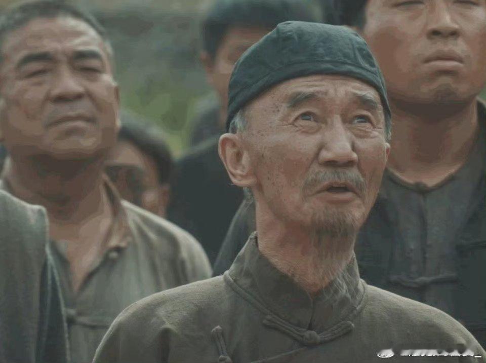 生万物全村出击开始团战《生万物》第20集团战高能！村民放下小龃龉共抗马子，绣绣成