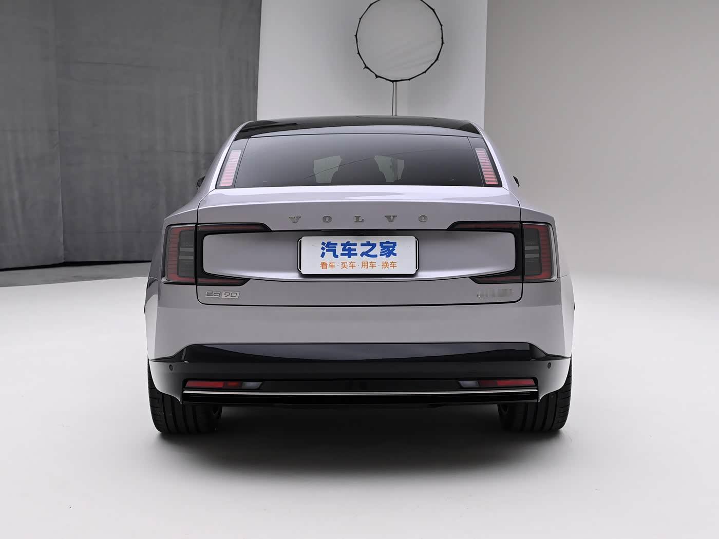 沃尔沃汽车成立99周年，两款9系车型预售。沃尔沃EX90预售53.99-60.9