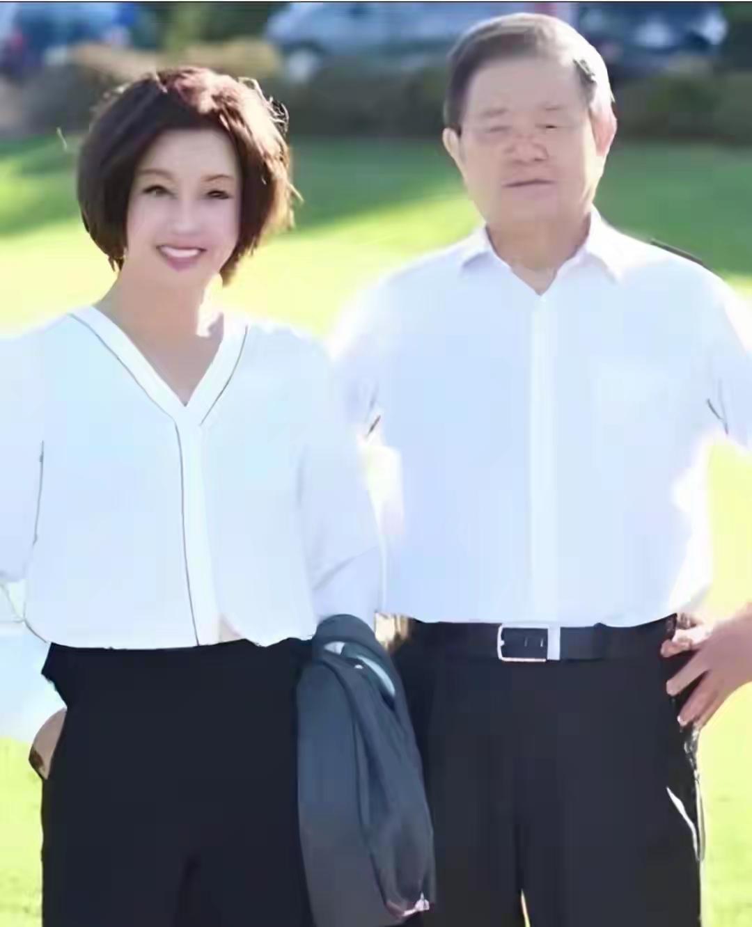 刘晓庆也不没有钱，图什么找八十岁的老公，最后也是分道扬镳。
刘晓庆找对象多大岁数
