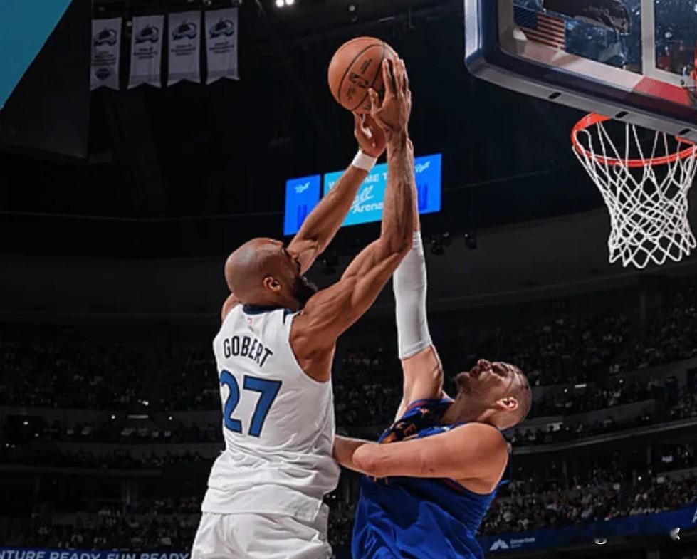 约基奇近三年长期高负荷运转，出场时间与战术使用率拉满，身体消耗早已透支。本赛季遭