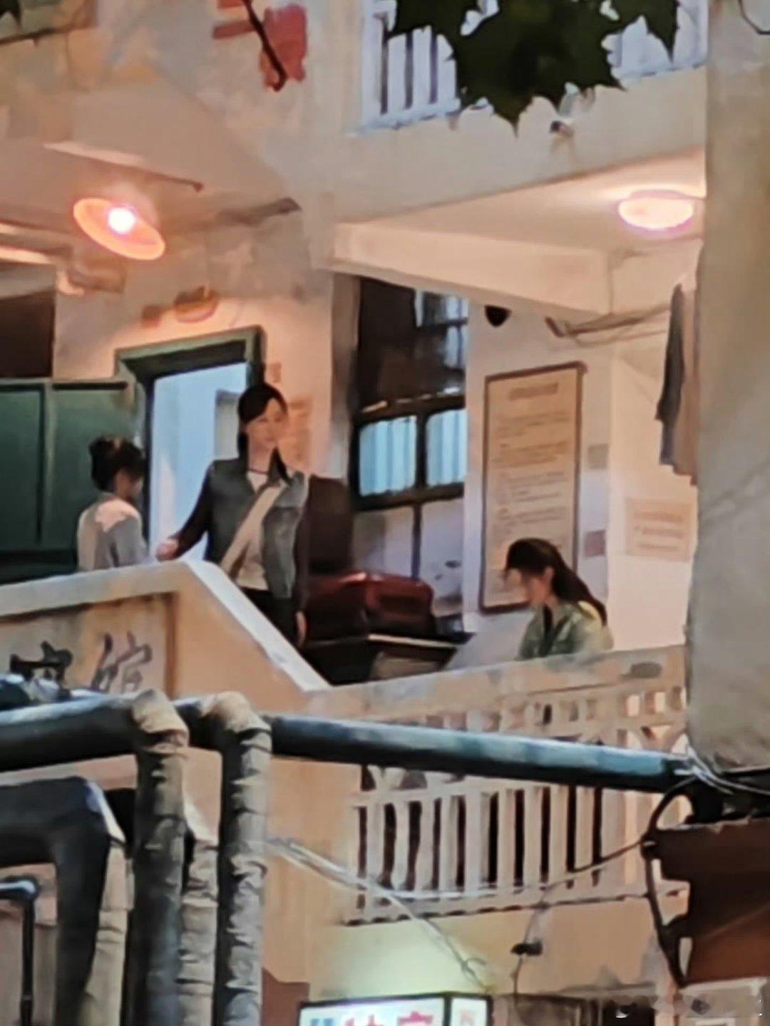 杨紫参演贾玲电影转念花开路透，生命树杀青了吗？连轴转两个剧组来回跑好辛苦哦 ​​