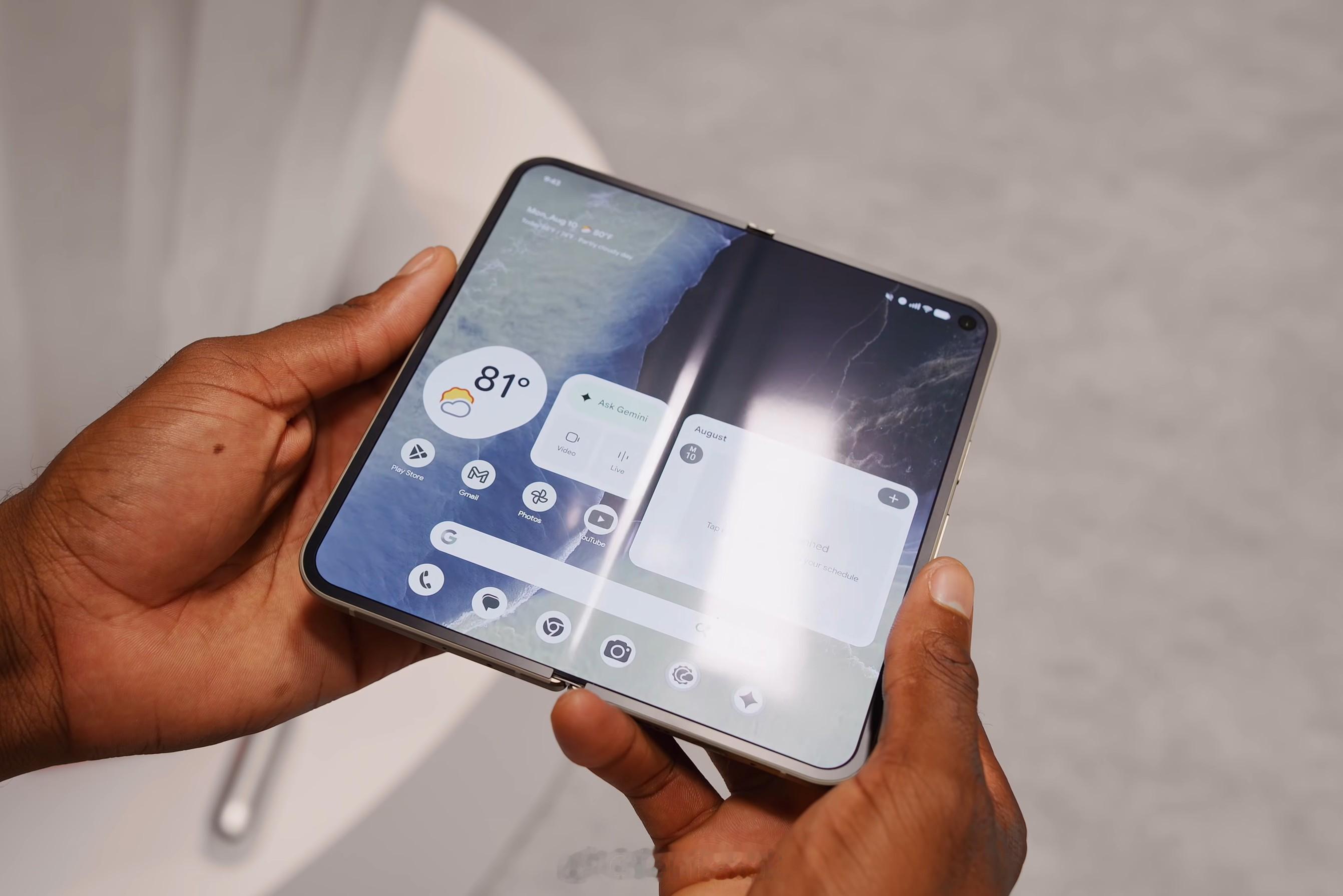 谷歌Pixel 11 Pro Fold更是逆天！在这个宽折叠即将成为主流的时代居