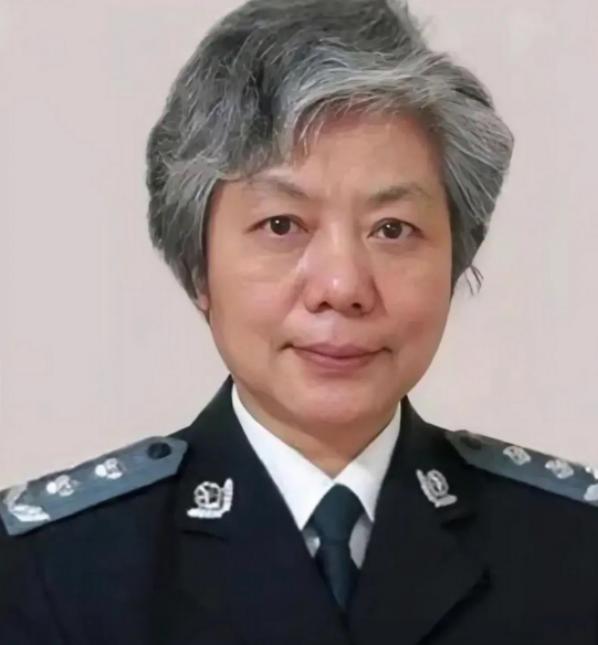 “不能判刑，那就高额罚款！” 中国人民公安大学李玫瑾教授建议，凡是扶了老人被要求