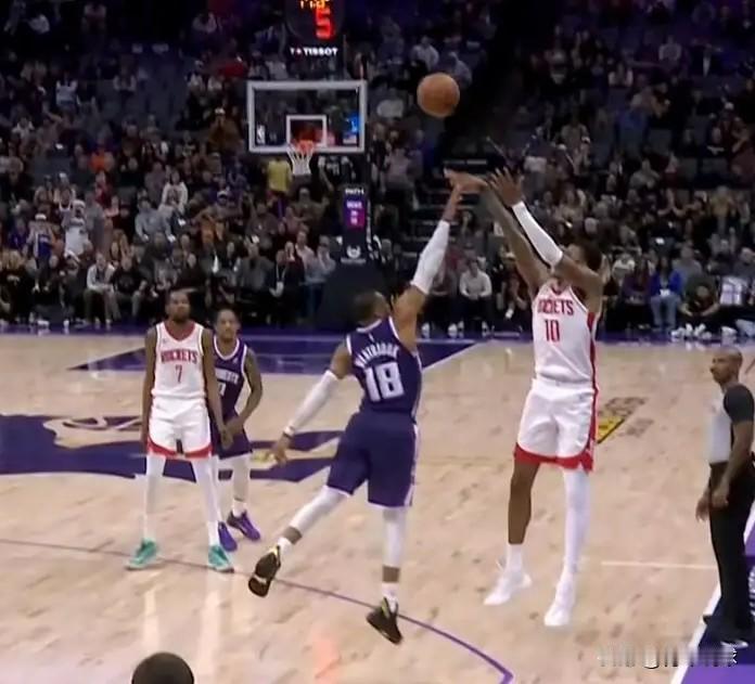 冤枉威少了！国王队吃大亏了！

今天，NBA官方公布了昨天国王队对阵火箭队的裁判