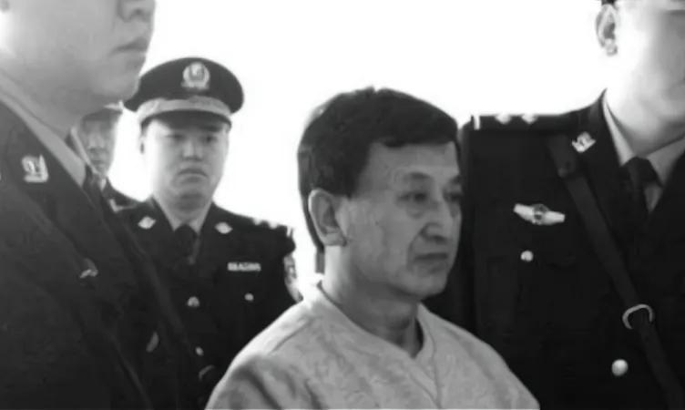 2017年，“中国第一盗墓贼”姚玉忠被判死刑，他非但不害怕，反而大声叫嚣：“你们