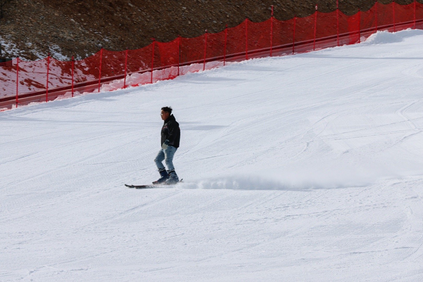 冬季到云南来旅居 云南的冬日慷慨放送旅居浪漫：雪场之上，雪板划破雪浪的酣畅淋漓；
