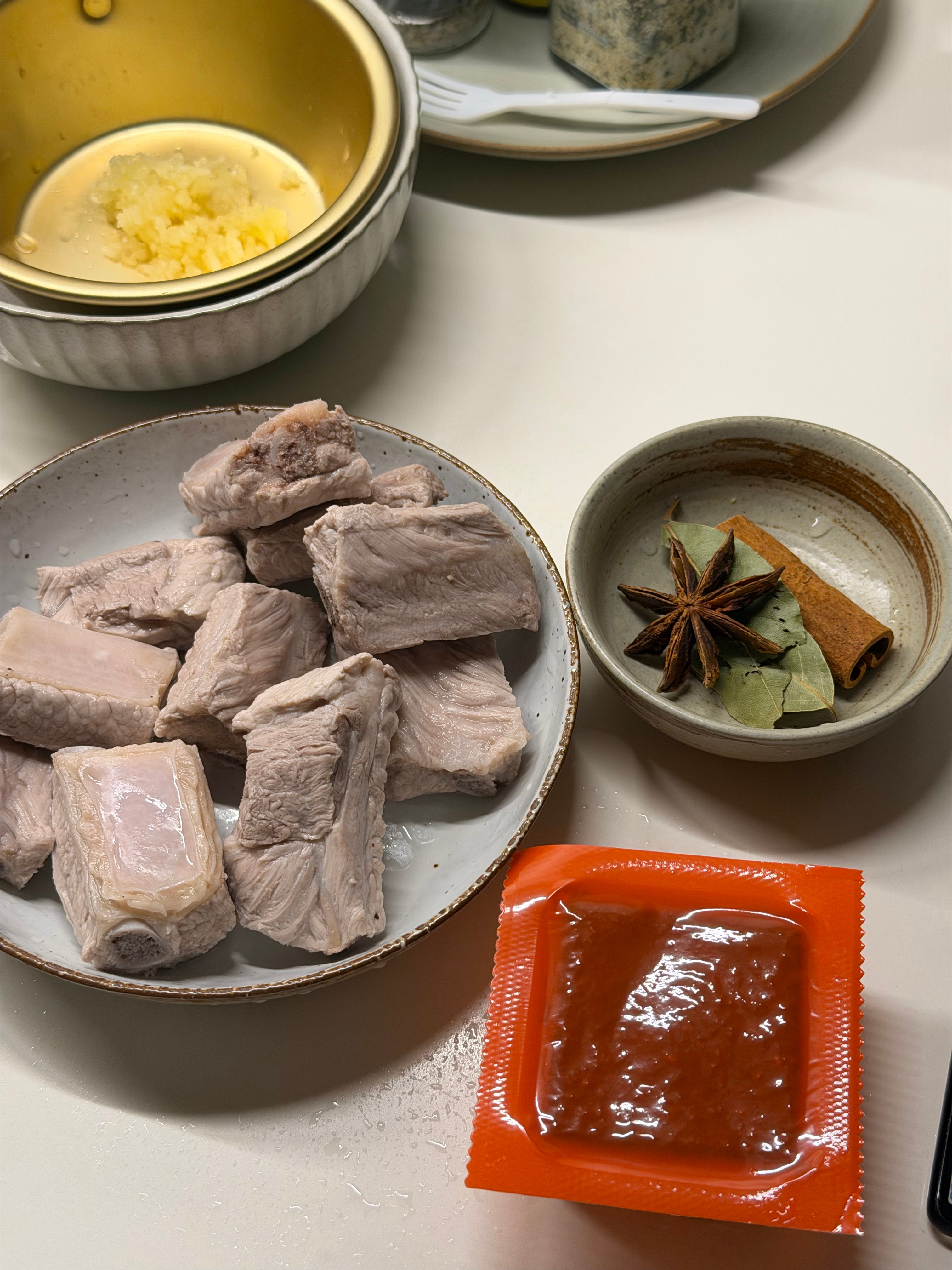 今晚做的腐乳空心菜和土豆炖排骨