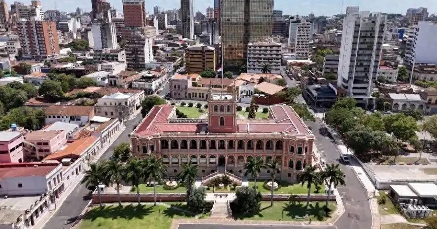 在南美洲的腹地，藏着一个天主教极其虔诚的弹丸小国，却白纸黑字写着一条震碎三观的法