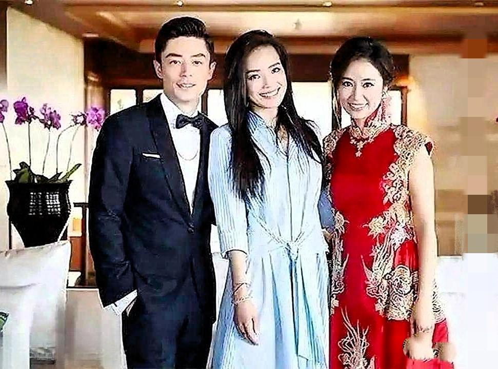 谁懂当年林心如和霍建华婚礼上，这张合照的含金量哇！如今再看，简直是前无古人，后无