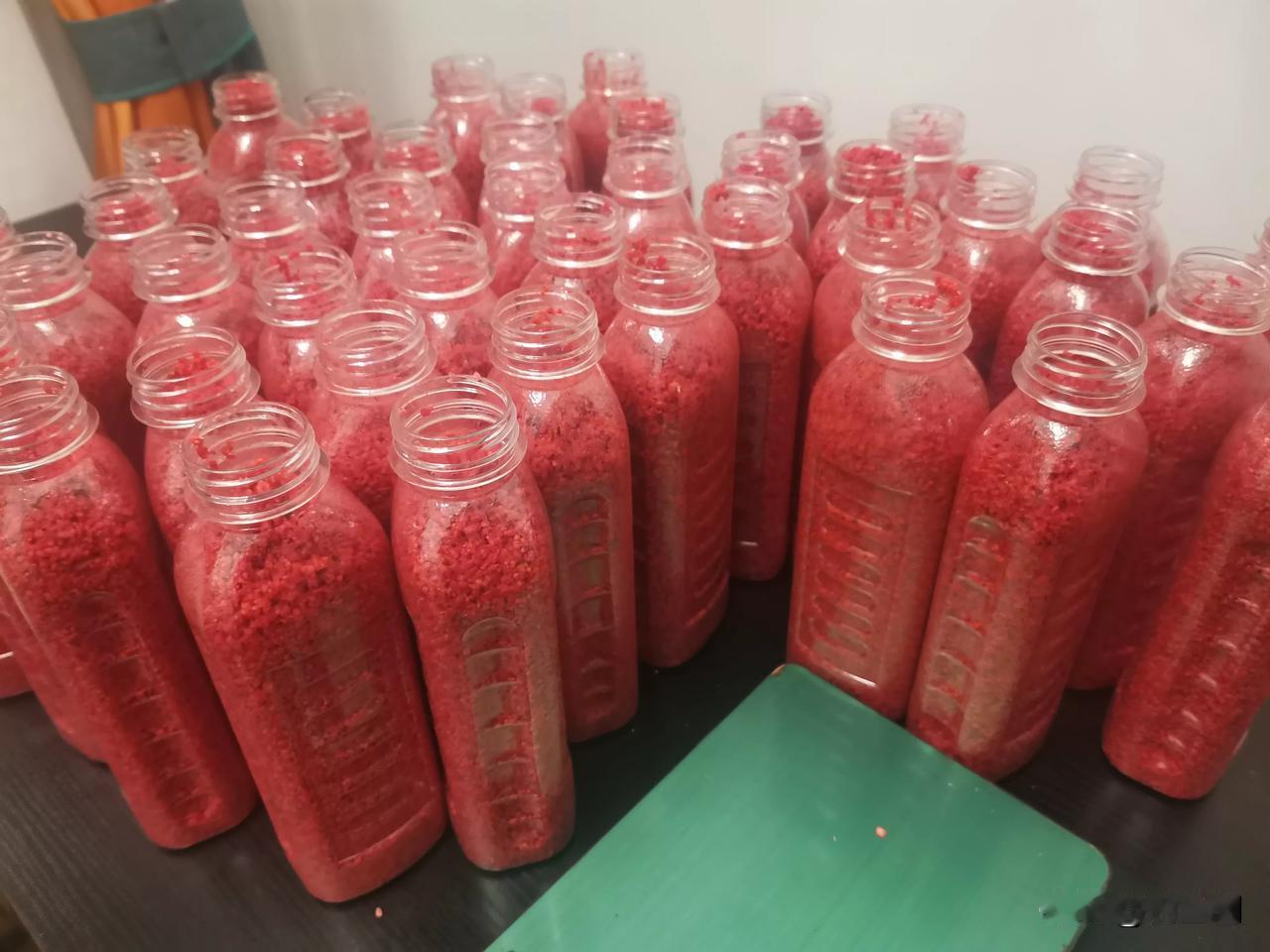 认真打包酒米[呲牙]春季是野钓鲫鱼的黄金季节，一款好窝料少不了，希望钓友们多多狂